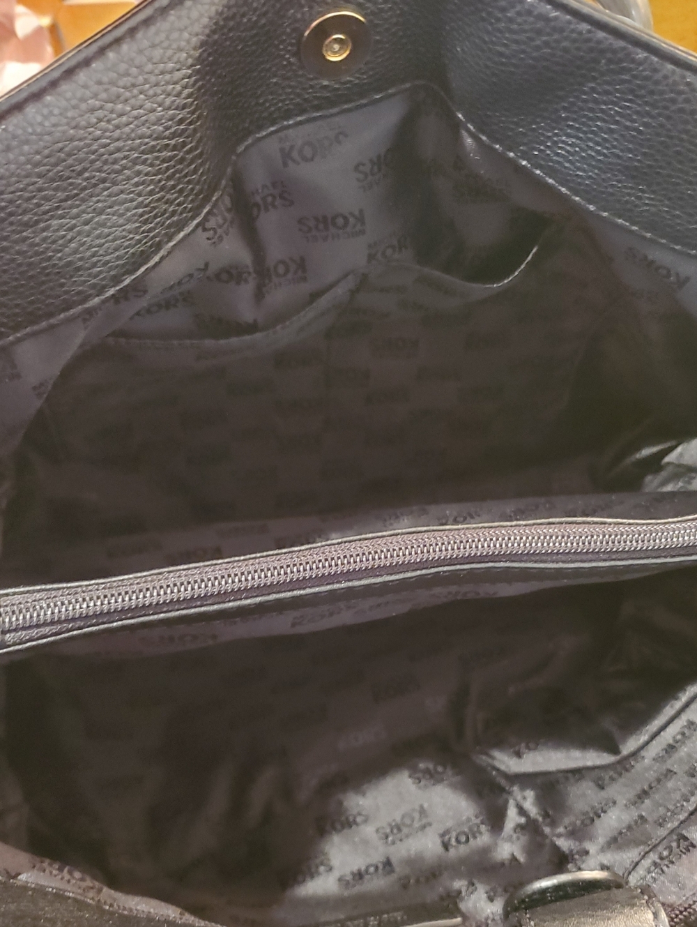 1-DAY FLASH SALE!! Michael Kors LARGE Hamilton East West Tote w/Gold Hardware - Picture 4 of 16